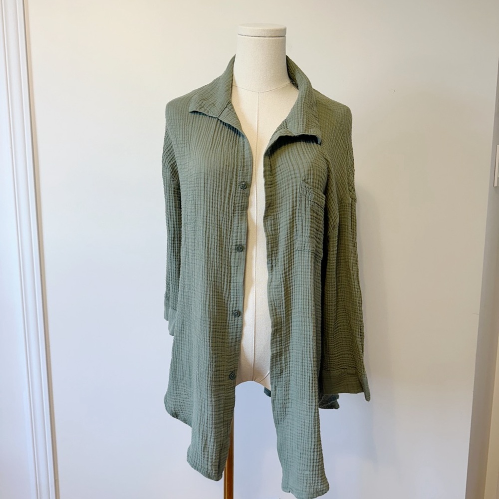 Kona Sol Gauze Button down Shirt in Sage women’s size medium 100% coton